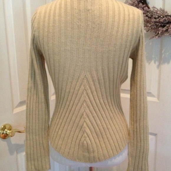 Ribbed sweater - Picture 3 of 3
